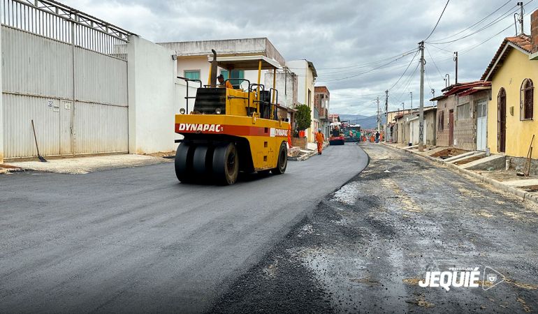 Prefeitura de Jequié amplia obras de pavimentação asfáltica e melhorias chegam à Rua dos Salmões e Rua Wilson Carlos no Joaquim Romão